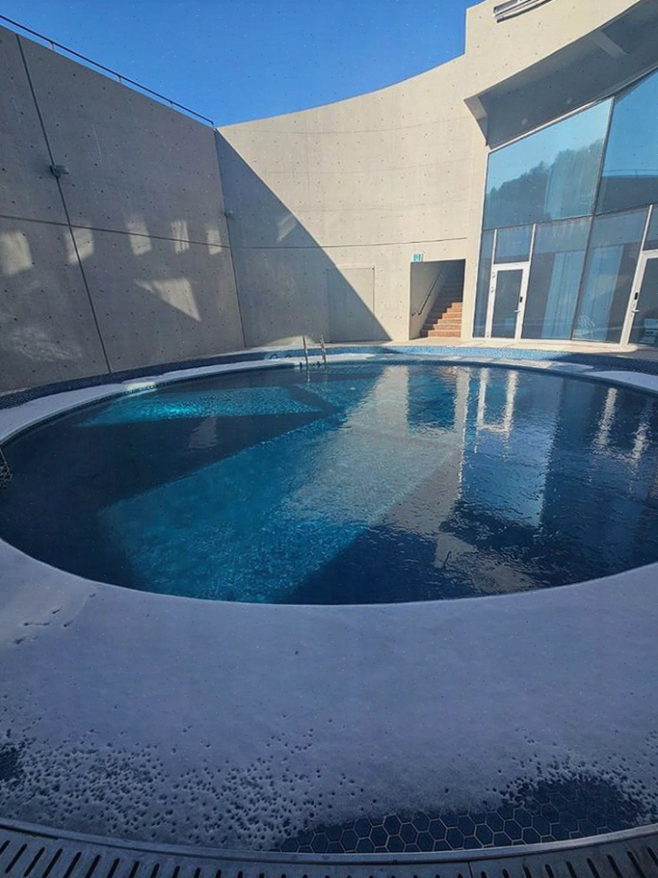  부모님과 함께한 꿈같은 춘천풀빌라 체험, 이곳은 당신의 힐링 장소입니다!