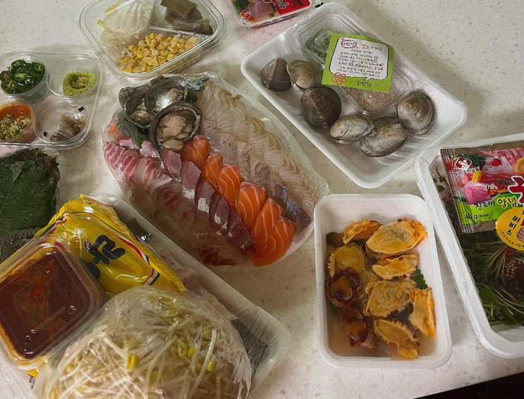  주중 점심에 아내와 함께 즐긴 신선한 회, 파주운정 횟집 회선장