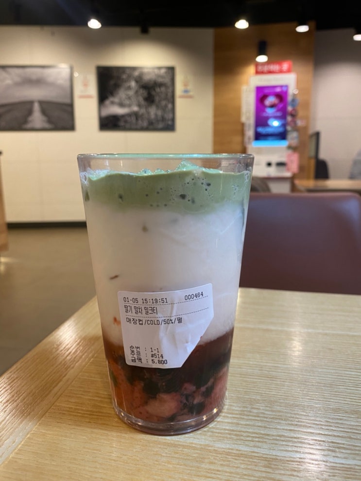  공차 신메뉴 딸기말차 딸기말차크러쉬 딸기말차밀크티 칼로리 꿀팁 딸기듬뿍라떼 베이커리신메뉴 초코쿠키슈스틱 요구르트슈스틱 공차보틀음료 러브포션 진저브레드맨 딸기말차음료비교 밀크티크러쉬