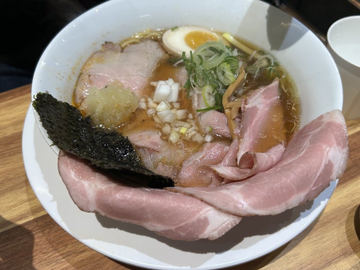  커플들이 가기 좋은 성수 분위기 좋은 라멘 맛집 <멘츠루 성수점>(매운소유라멘, 모츠라멘, 수제가라아게)