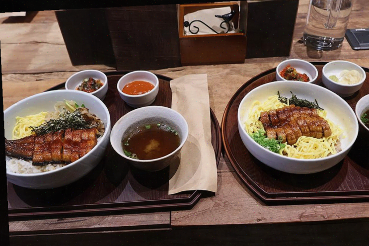  종로3가 맛집 오치교반, 장어 비빔밥에 담백한 새우튀김까지!