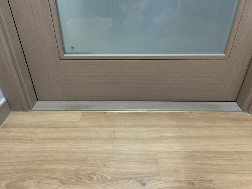 바닥에닿은 포켓도어슬라이딩중문 수리비용 안성