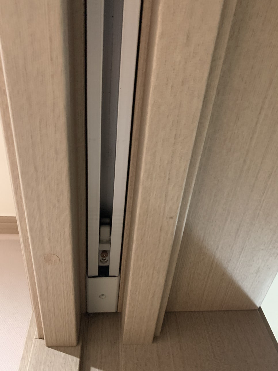 바닥에닿은 포켓도어슬라이딩중문 수리비용 안성