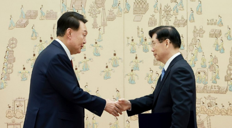 "<b>경호처장</b> '밀리면 실탄 <b>발포</b>' <b>명령</b>…완전무장 대테러팀도 투입"