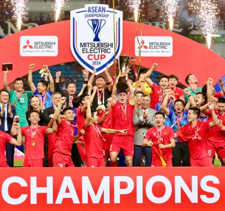<b>베트남</b> AFF 미쓰비시컵 <b>우승</b> <b>김상식</b> 매직 <b>감독</b> 부임 7개월 만에... 