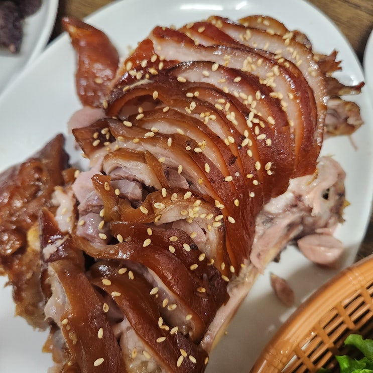  내돈내산 [공덕] 한방 족발 - 공덕 족발 골목에 있는 순대 무한 리필 맛집