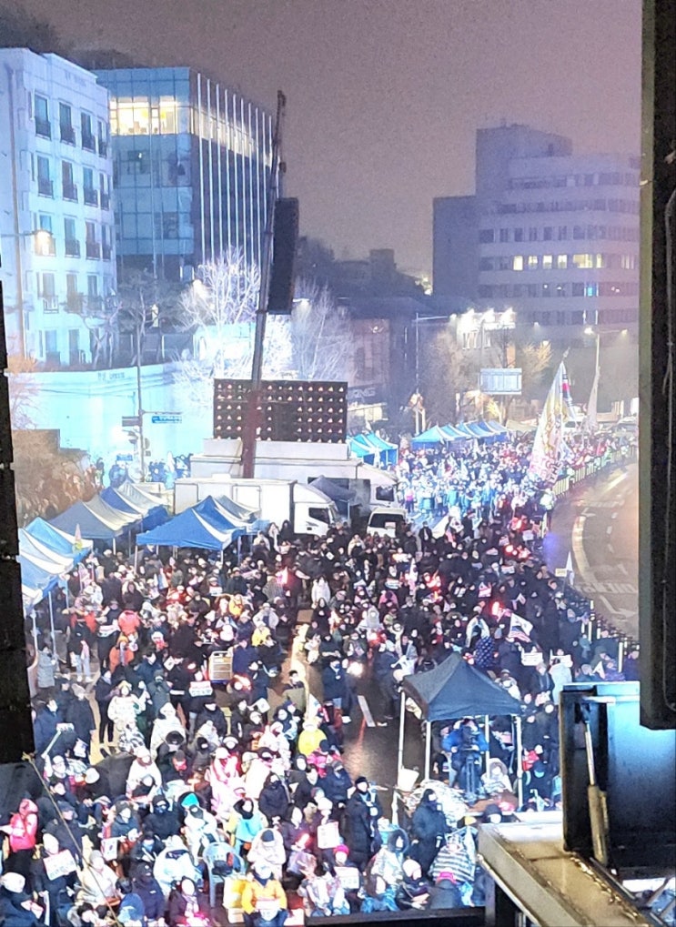 [체포영장 집행 마지막 날 한남동 윤 <b>대통령 관저</b> 주변 <b>집회</b>... 