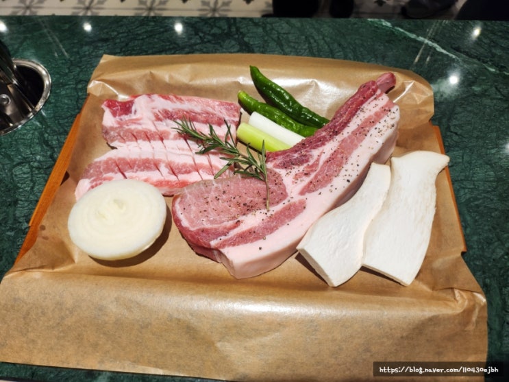  광교 아브뉴프랑 맛집 본당 광교점 숙성본생돈 시그니처 550 후기