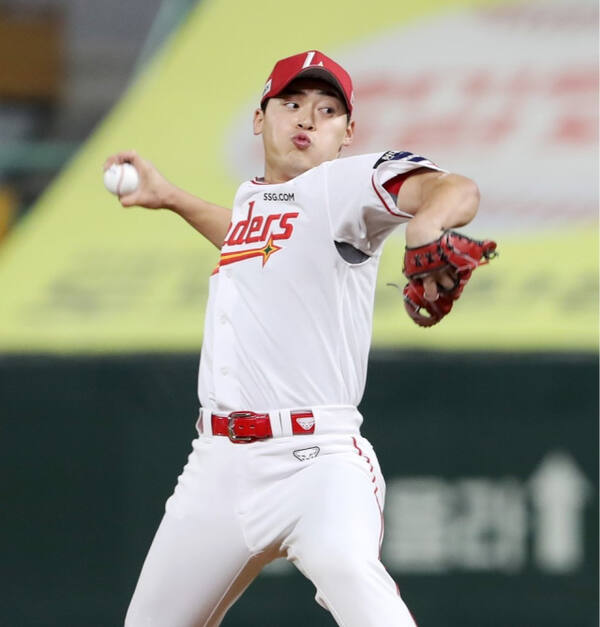 '3할 유격수' <b>박성한</b> <b>연봉</b> 3억7000만원! <b>SSG</b> 선수단 <b>연봉</b>... 
