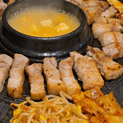  다산동 맛집, 남양주 효자동 솥뚜껑 보리밥에서 듀록 삼겹살과 푸짐한 한 상 즐기기