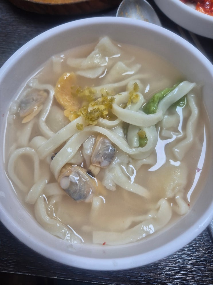  신사,논현)점심메뉴 추천 - 뜨끈한 칼국수 맛집 갈쿠리와소쿠리