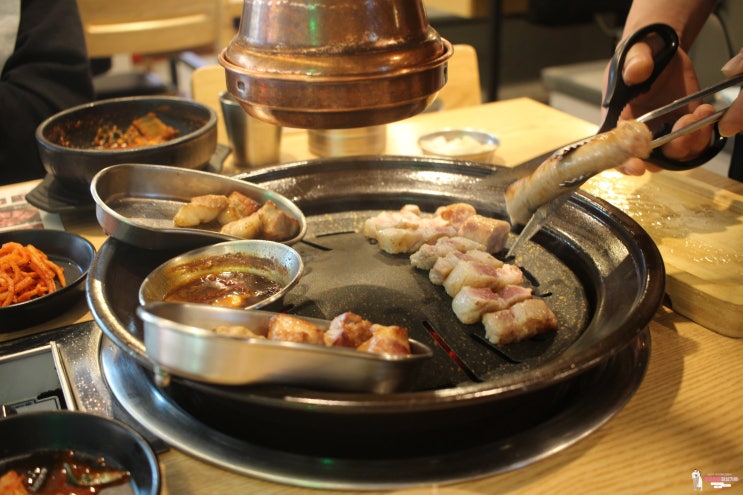  그릴링서비스로 편하게 즐기는 뱅뱅사거리 맛집 '사람사는고깃집김일도 뱅뱅점'