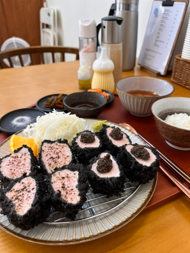  [강릉 영진해변 맛집] 영진돈 트러플 돈까스 먹물안심돈카츠