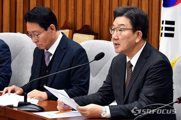권성동 “<b>내란</b>·김건희 <b>특검법</b>, 당론으로 <b>부결</b>시키도록 할 것”