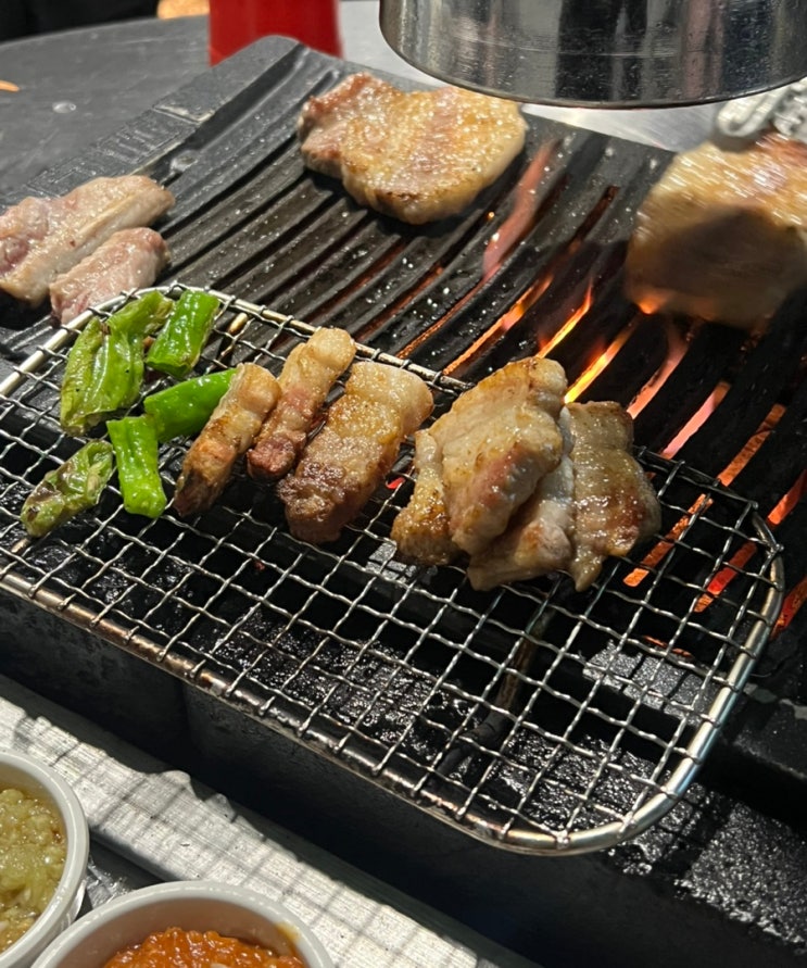  석촌역 송리단길 본디ㅣ돼지생갈비,껍데기 유명맛집 소스많아서 좋음><