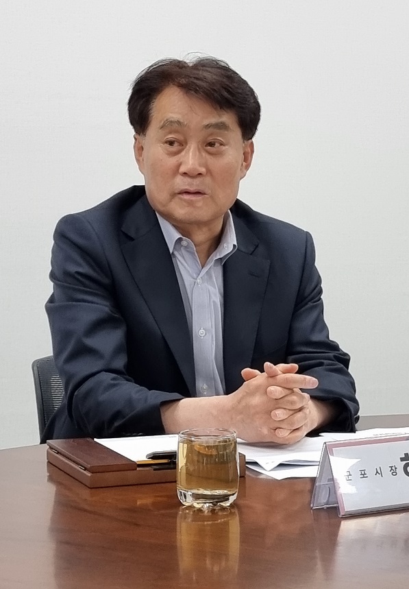 [속보] 경찰, <b>하은호 군포시장</b>실 압<b>수수</b>색 이어 변호인 입회... 