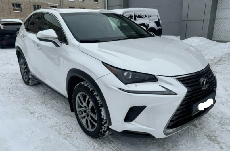 매력적인 디자인과 성능을 겸비한 SUV 렉서스 NX300 특징과 제원 및 연비 정보