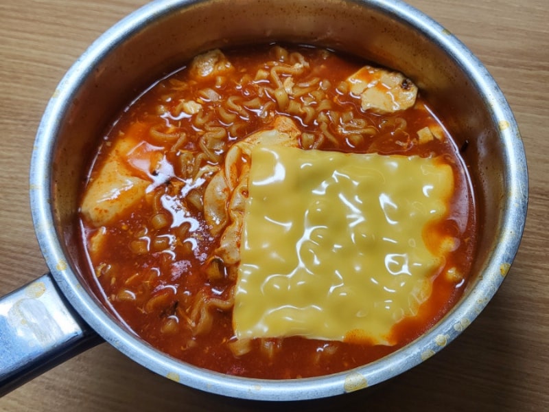 [불닭 레시피] 불닭볶음탕면 더 맛있게 먹는 법, 불닭 순두부 계란 치즈 탕면