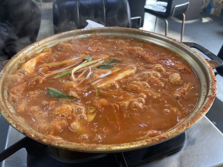  청주 산남동 두루찌개삼대 독특한 김치찌개 미식가들이 선택한 통돼지두루찌개 맛집,