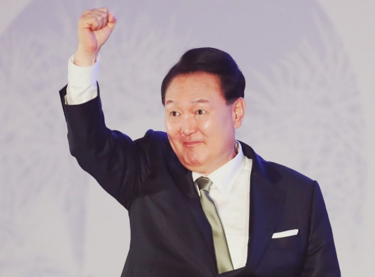 "윤석열 지지도 40%돌파" 여론조사에 <b>민주당</b>, "<b>고발</b> 추진"