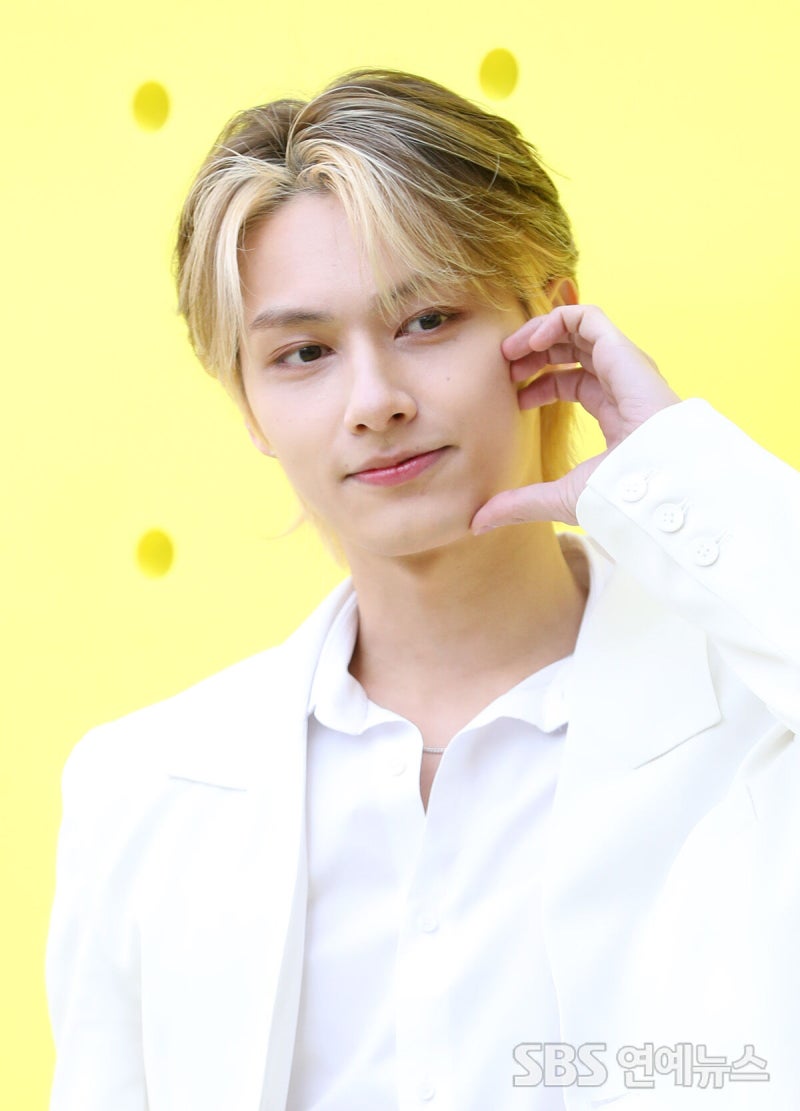 SEVENTEEN Jun: A Singer Who Is Fragrant Even Without Perfume.