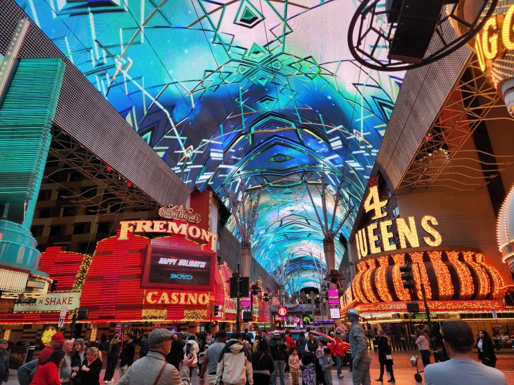  라스베가스 스트립 맛집 Dirt Dog 핫도그, 라스베이거스 다운타운 프리몬트 스트리트 야경 전구 쇼 주차 Fremont street experience