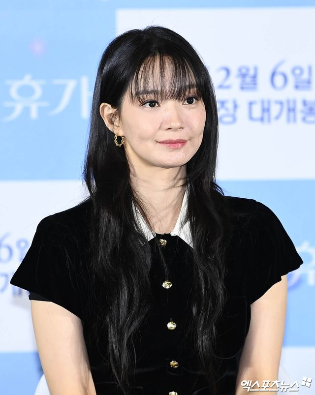 김우빈 이어 <b>신민아</b>도…소외계층에 3억 <b>기부</b>→'누적 <b>40억</b>... 