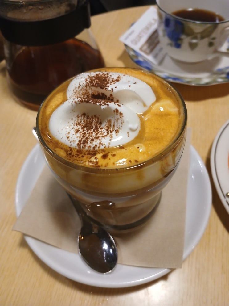 [서울대입구] 분위기 좋은 아인슈페너 맛집 라우더 커피바