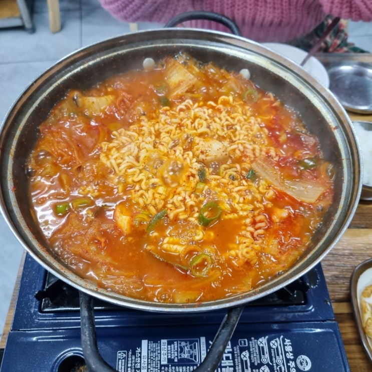  제주공항 근처 맛집 뽀글뽀글찌개에서 먹는 김치찌개와 치즈 계란말이