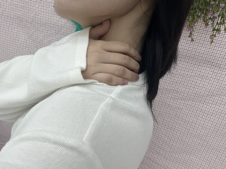  오른쪽 뒷목 뻐근 두통, 어지러움을 예방하는 근육 이완 스트레칭 방법