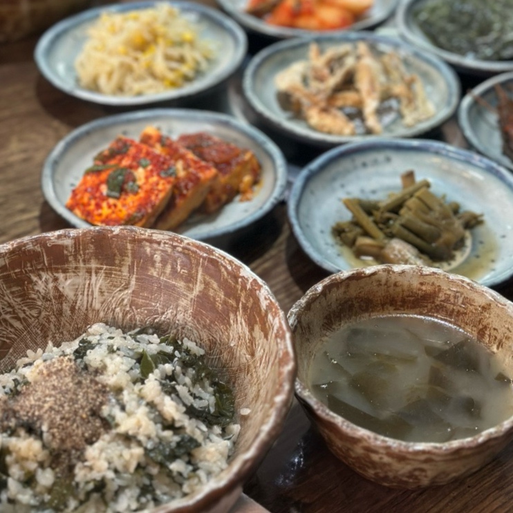  형부 추천으로 가게 된 건강한 음식점 춘천 산모롱이 예약은 필수 곤드레밥 누룽지도 매력적이었던 리뷰.