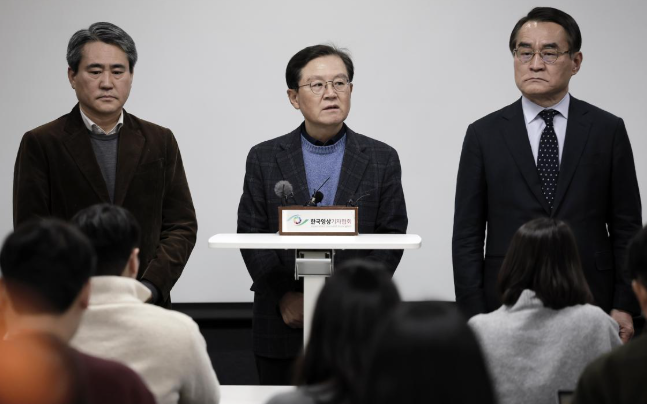 윤 대통령 측은 "<b>기소</b>하거나 사전 <b>구속영장</b>을 <b>청구</b>하면 법원... 