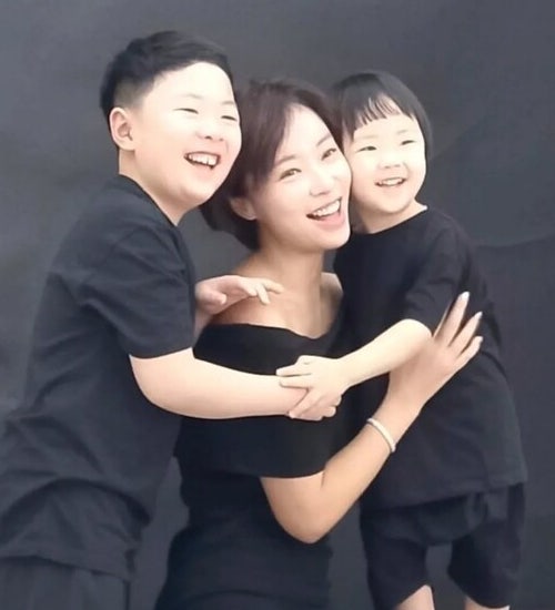 <b>싱글맘</b> <b>황정음</b>, 혼자서 키우는 <b>두 아들</b> 최근 근황