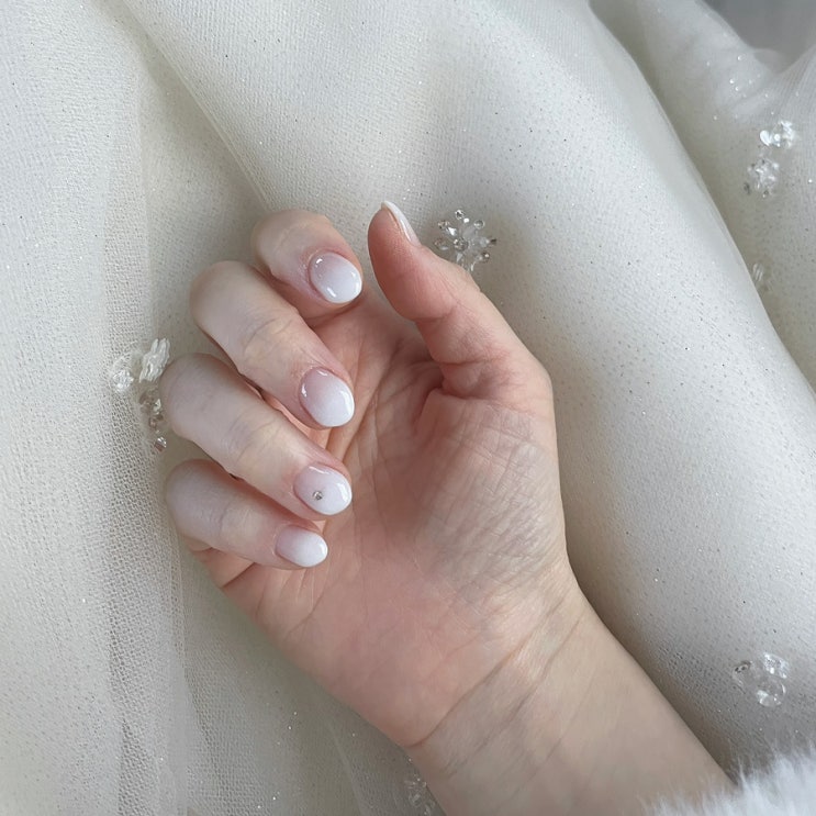 광주 선운지구 네일샵 추천 네일바이욤 (깔끔한 웨딩네일) 광주 선운지구 네일샵 추천 네일바이욤 (깔끔한 웨딩네일)
