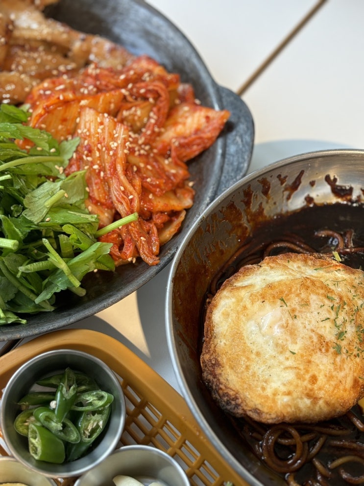  [홍대 맛집] 다양한 메뉴가 있는 점심 맛집 돼지게티 홍대점