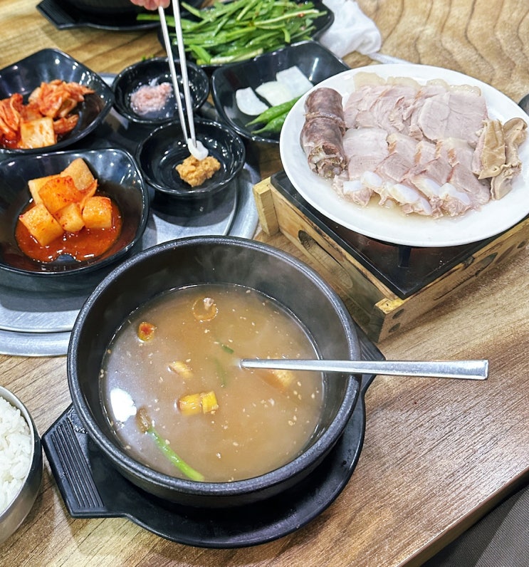  부산돼지국밥 '신창국밥 부산역점' : 현지인들도 즐겨먹는 맛집