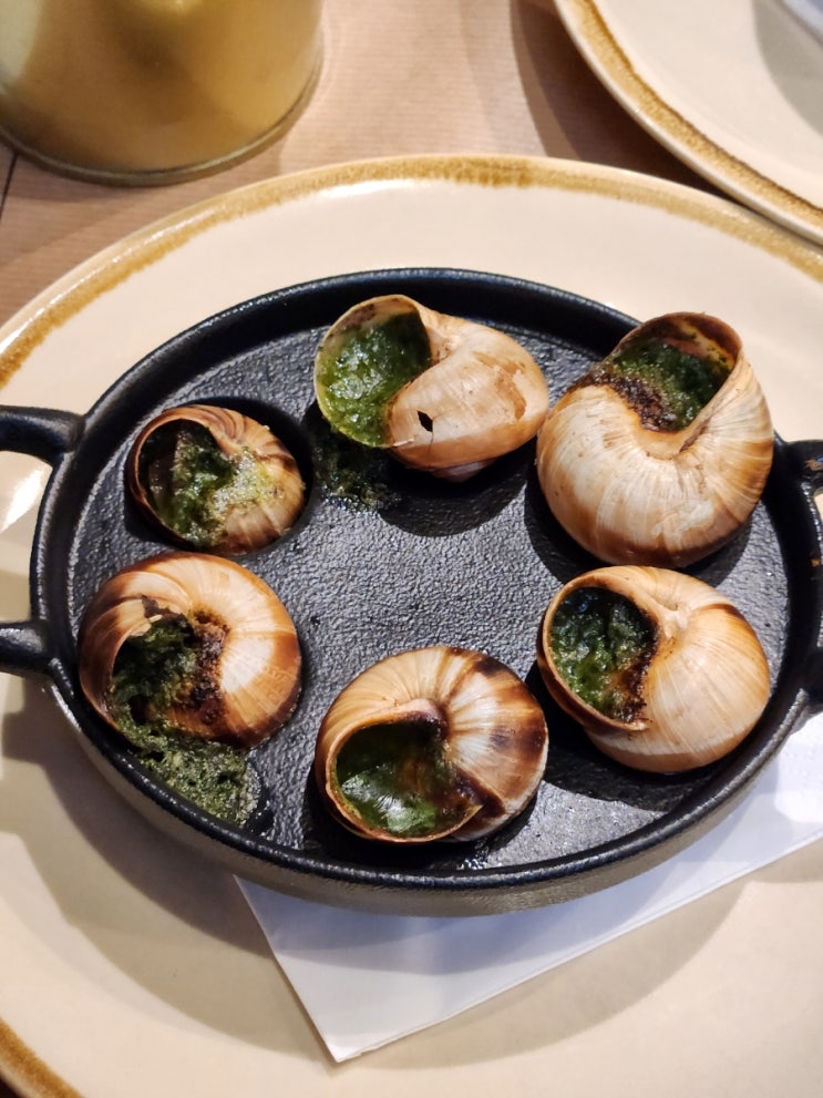  직원이 친절한 파리 가성비 맛집 라 자코뱅(La Jacobine) 에스카르고,어니언스프