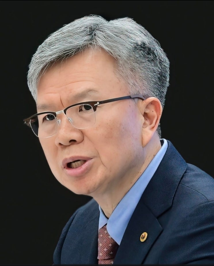 <b>의협</b> 새 <b>회장</b> <b>김택우</b> 당선