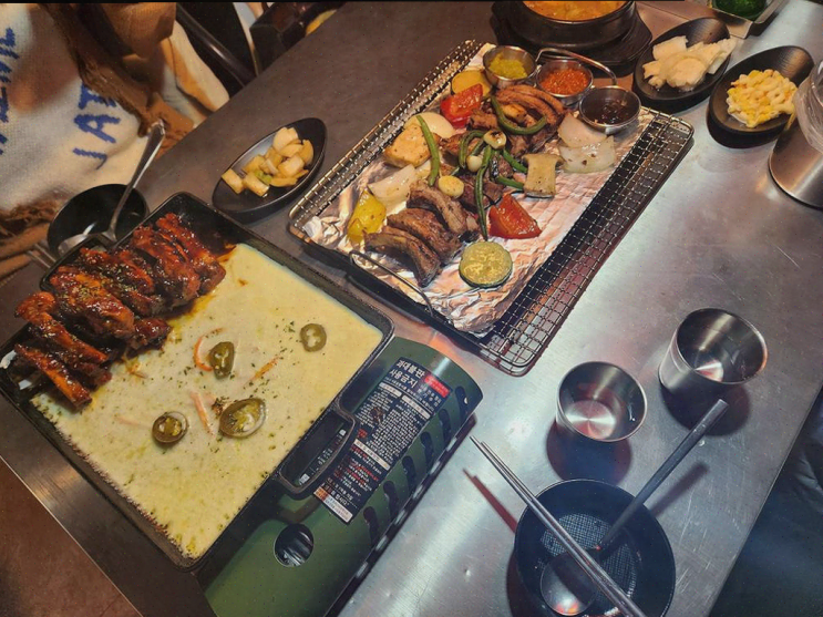  신림 가성비 맛집, 넓은 공간에서 친구들과의 소중한 시간!