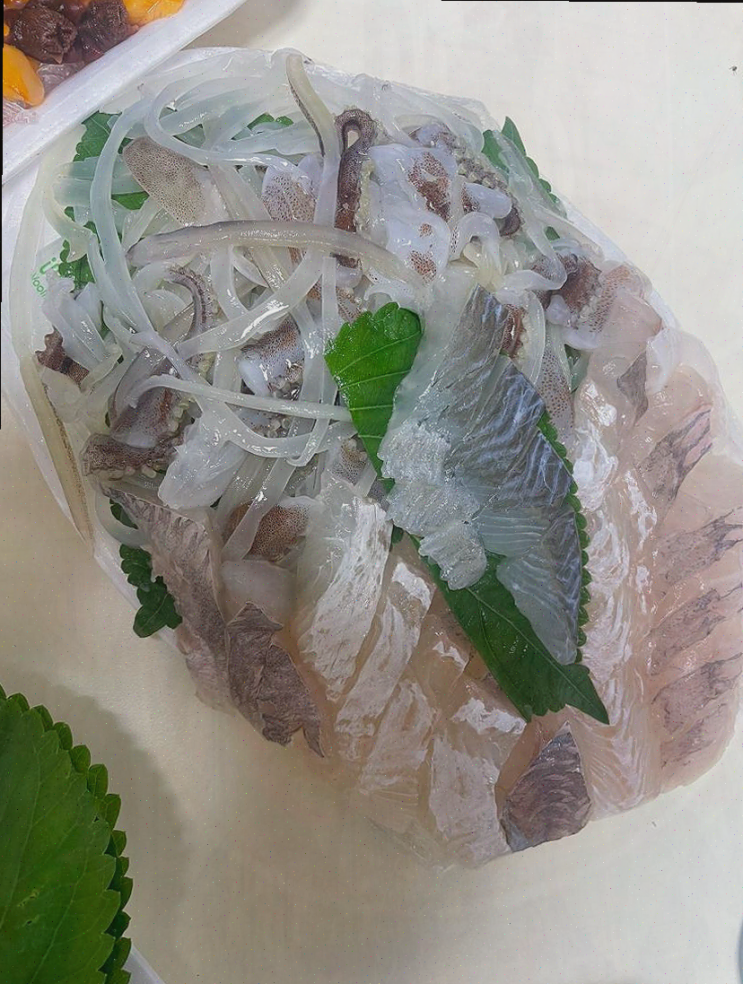  신선한 해산물과 위생 관리가 빛나는 회선장