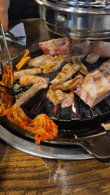  압구정고깃집 오겹살 맛집 -  애월식당 멜젓 와사비 곁들인 고기