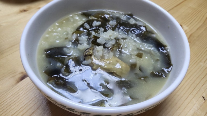 바다의 우유 굴로 미역국 끓이기 굴 미역 죽 레시피