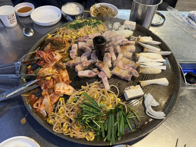  구로 오류동삼겹살 솥뚜껑삼겹살 진짜 솥뚜껑 불판에 구워주는 맛집