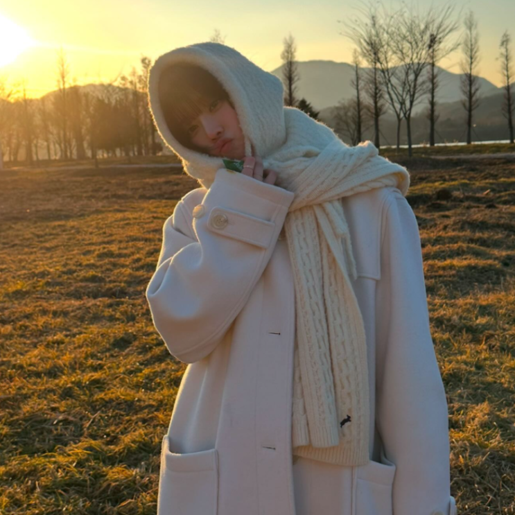  윈터 화이트톤 겨울룩 코트 목도리 바라클라바 어디꺼?