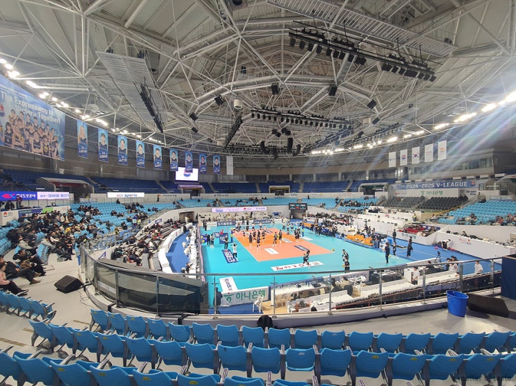 2025년 1월 8일 여자<b>배구</b> 4라운드 / 한국<b>도로공사</b> V. <b>현대건설</b>... 