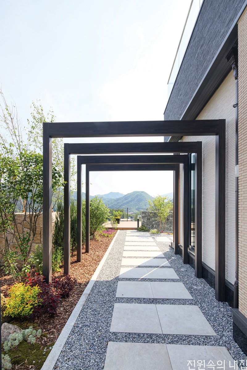 조망과 채광을 누리면서 가족의 취향도 한껏 반영한 주택 : 네이버 블로그, image size:800x1200