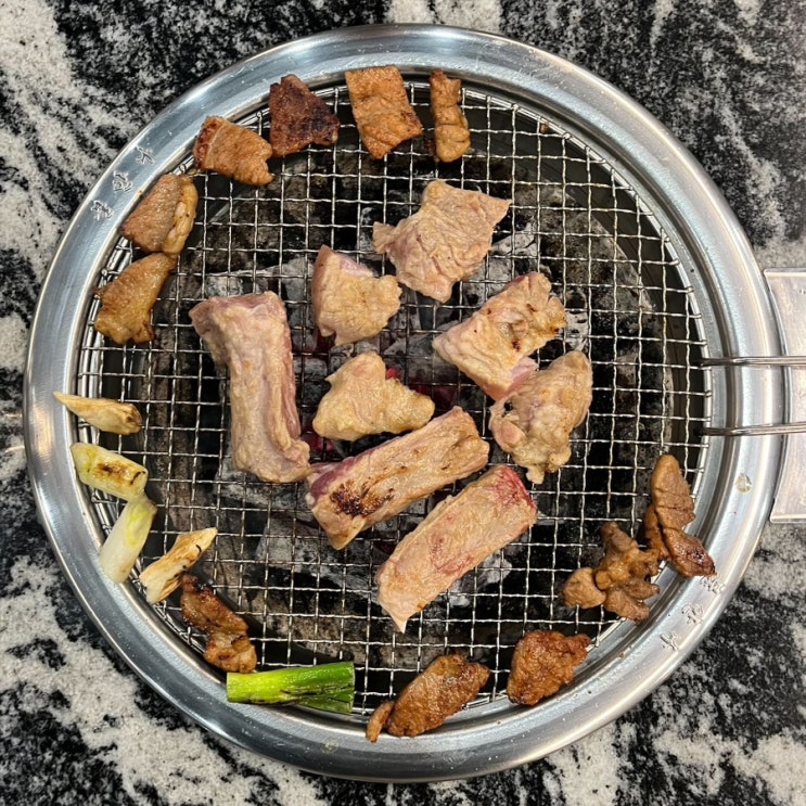  직접 다 구워주는 고기집 증미역 맛집 금미담