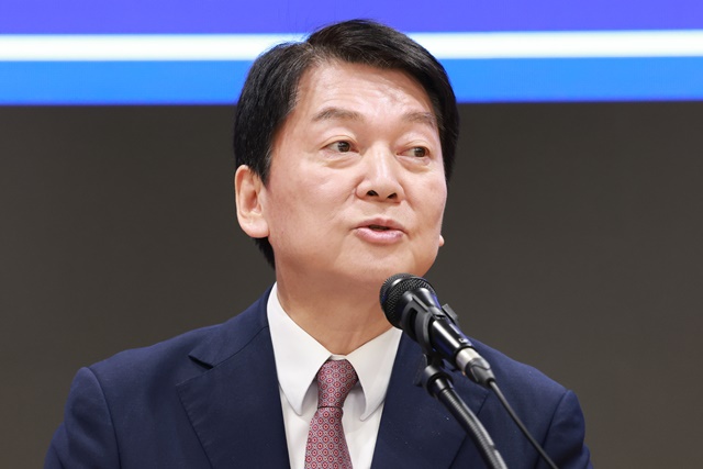권성동의 <b>김상욱 탈당 권유</b>, 정치권 반발