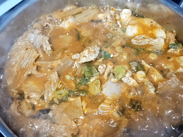  묵은지 돼지 김치찌개 레시피