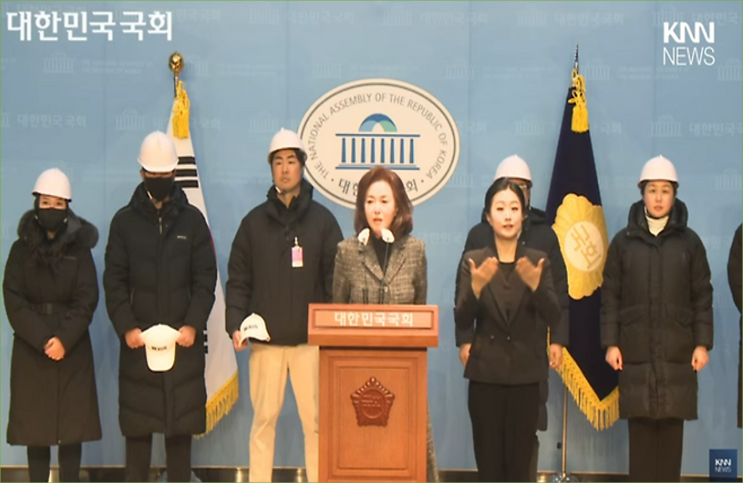 부활한 <b>백골단</b>, ‘찐윤’ <b>김민전</b> 소개로 <b>국회</b>서 <b>회견</b>까지... 